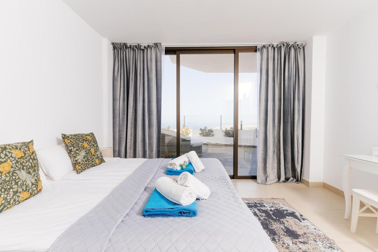 Sunset White Villa - Ocean View, Jakuzzi, Heated Pool, Air-Conditioning, Grill Playa de las Americas  Exterior photo
